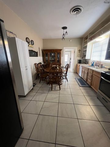 706 N JACKSON AVENUE, Iowa Park, TX 76367