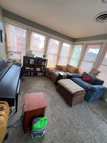 706 N JACKSON AVENUE, Iowa Park, TX 76367