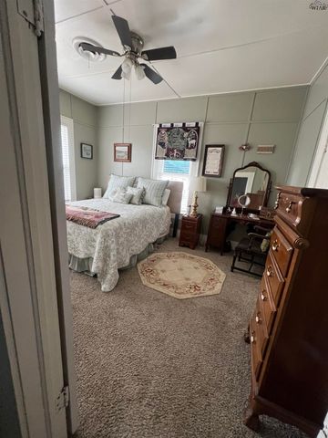 706 N JACKSON AVENUE, Iowa Park, TX 76367