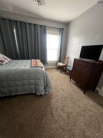 706 N JACKSON AVENUE, Iowa Park, TX 76367