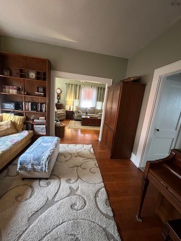 706 N JACKSON AVENUE, Iowa Park, TX 76367