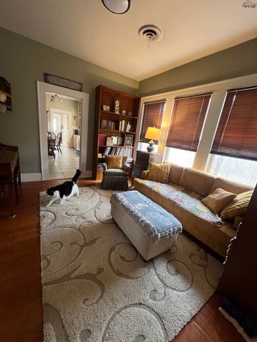 706 N JACKSON AVENUE, Iowa Park, TX 76367