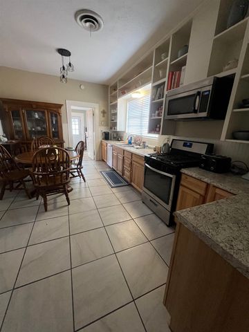 706 N JACKSON AVENUE, Iowa Park, TX 76367