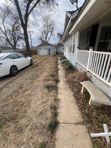 706 N JACKSON AVENUE, Iowa Park, TX 76367