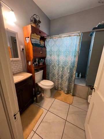 706 N JACKSON AVENUE, Iowa Park, TX 76367