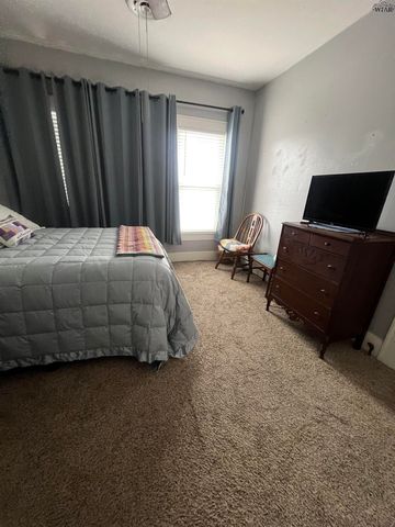 706 N JACKSON AVENUE, Iowa Park, TX 76367