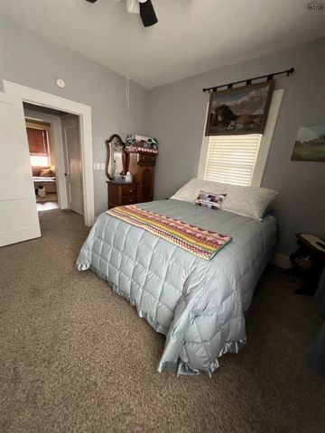 706 N JACKSON AVENUE, Iowa Park, TX 76367