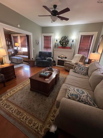 706 N JACKSON AVENUE, Iowa Park, TX 76367