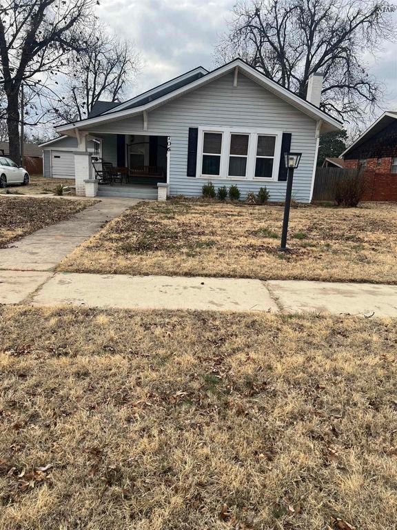 706 N JACKSON AVENUE, Iowa Park, TX 76367