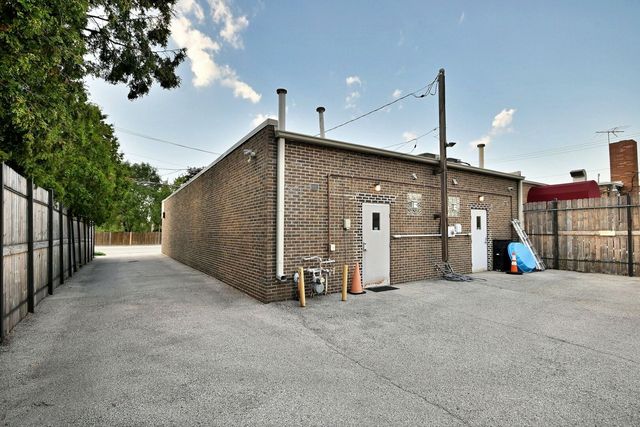 1157 E Algonquin Road, Des Plaines, IL 60016
