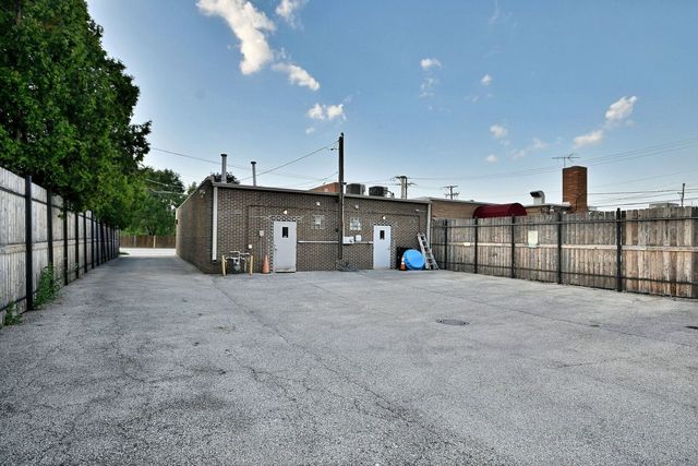 1157 E Algonquin Road, Des Plaines, IL 60016