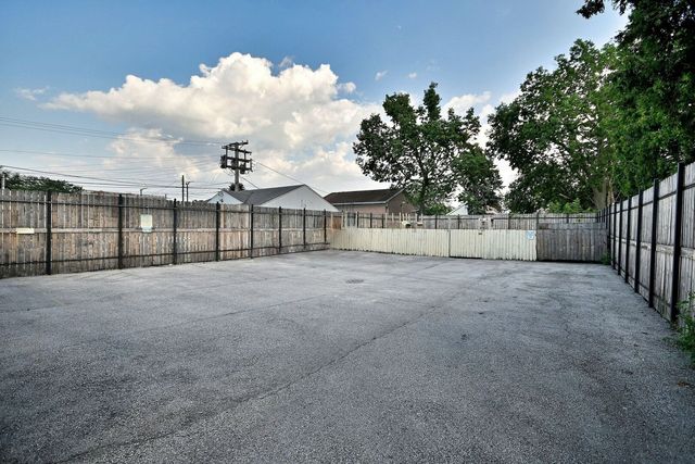 1157 E Algonquin Road, Des Plaines, IL 60016