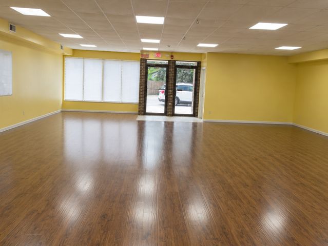1157 E Algonquin Road, Des Plaines, IL 60016
