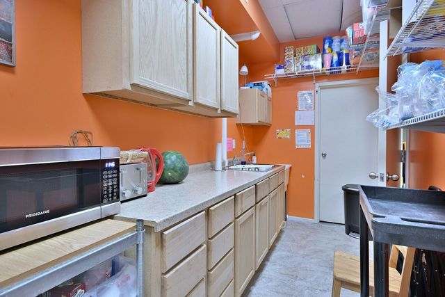 1157 E Algonquin Road, Des Plaines, IL 60016