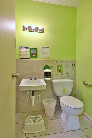 1157 E Algonquin Road, Des Plaines, IL 60016