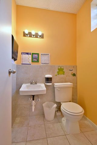 1157 E Algonquin Road, Des Plaines, IL 60016