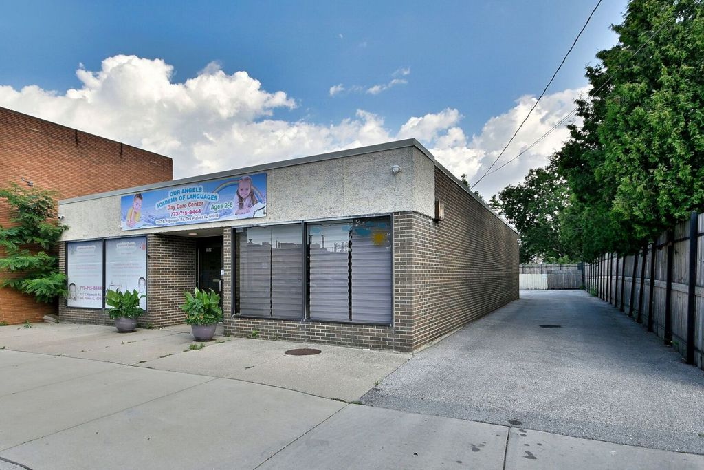 1157 E Algonquin Road, Des Plaines, IL 60016