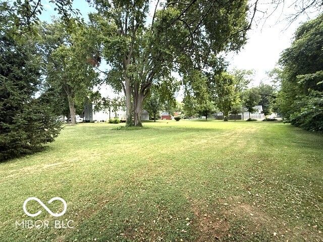 1 Elm Tree Court, Greenwood, IN 46142