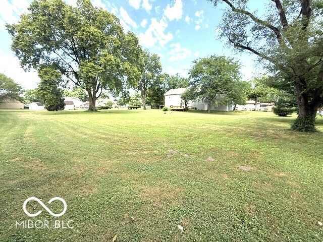 1 Elm Tree Court, Greenwood, IN 46142