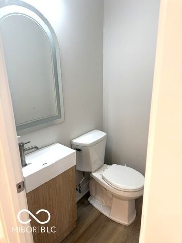 1 Elm Tree Court, Greenwood, IN 46142