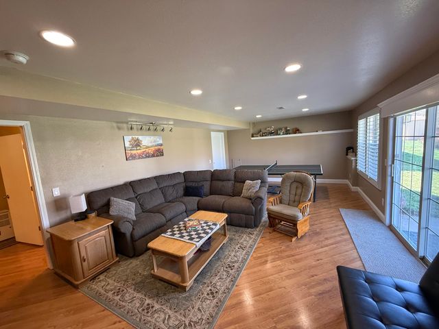 4461 N Katrina Avenue, Springfield, MO 65803