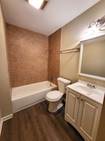 682 N OSWEGO Drive, Carol Stream, IL 60188