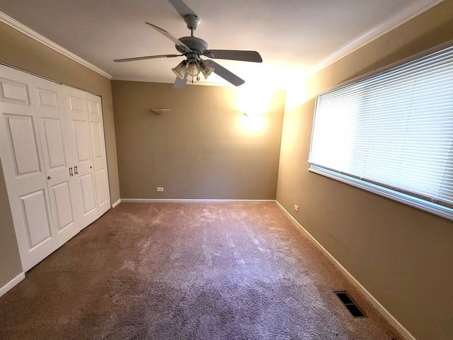 682 N OSWEGO Drive, Carol Stream, IL 60188