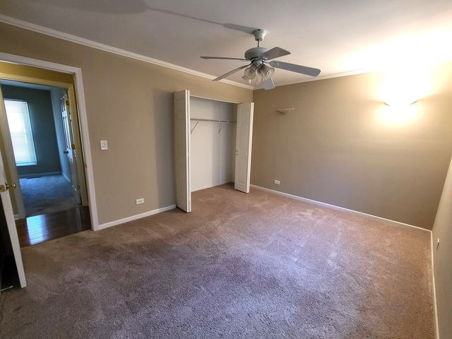 682 N OSWEGO Drive, Carol Stream, IL 60188
