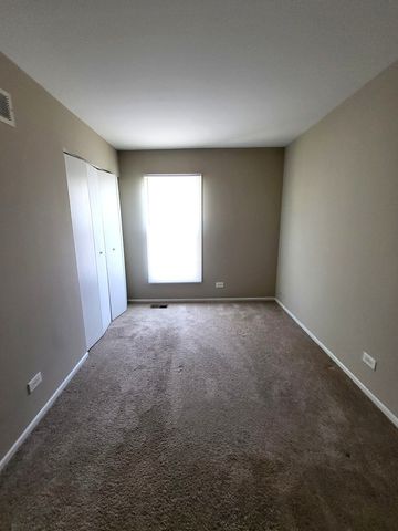 682 N OSWEGO Drive, Carol Stream, IL 60188