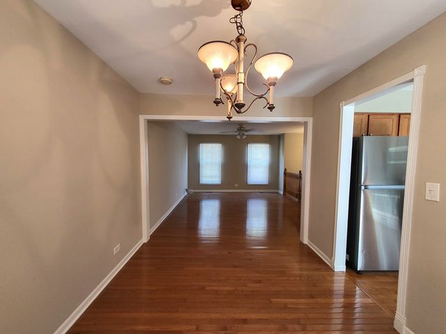 682 N OSWEGO Drive, Carol Stream, IL 60188