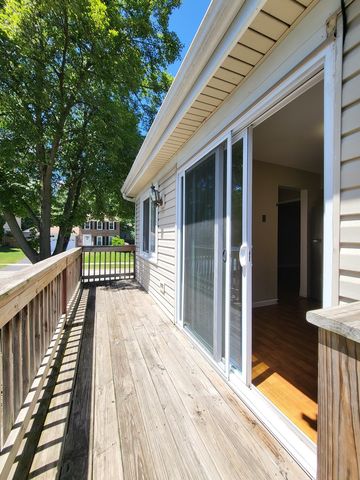 682 N OSWEGO Drive, Carol Stream, IL 60188