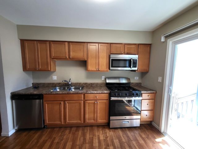 682 N OSWEGO Drive, Carol Stream, IL 60188