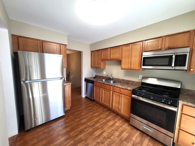 682 N OSWEGO Drive, Carol Stream, IL 60188