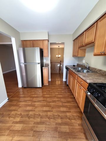 682 N OSWEGO Drive, Carol Stream, IL 60188