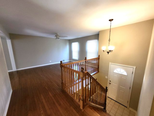 682 N OSWEGO Drive, Carol Stream, IL 60188