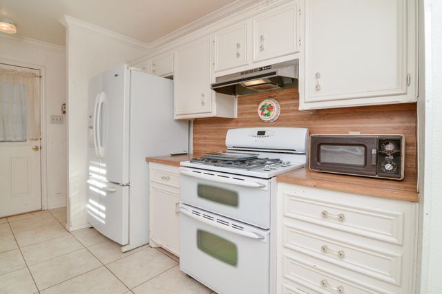 205 W 4th Street, Sundown, TX 79372