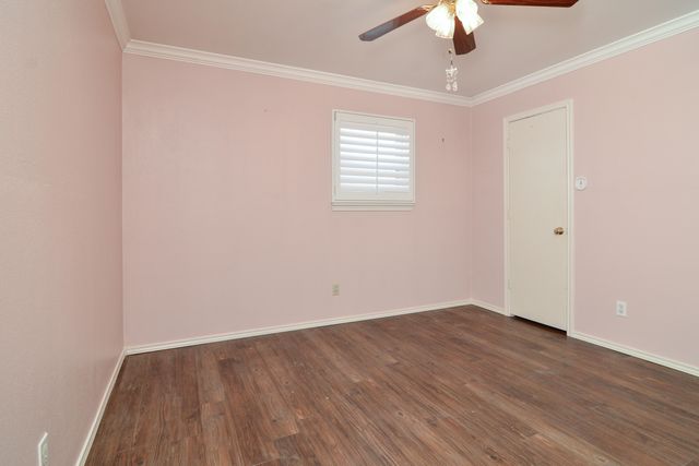 205 W 4th Street, Sundown, TX 79372