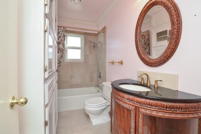 205 W 4th Street, Sundown, TX 79372