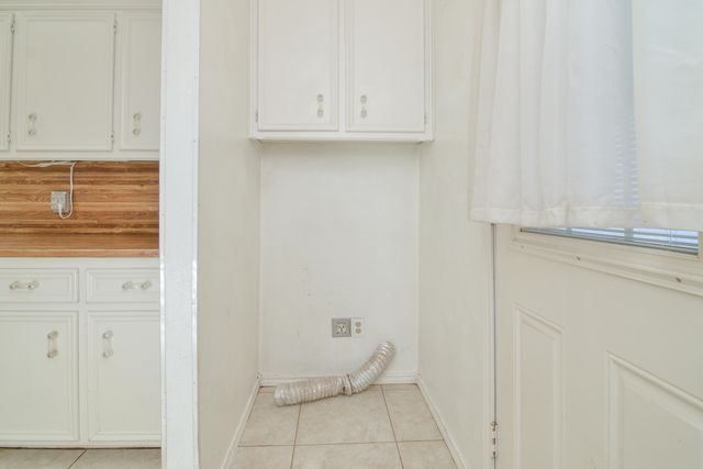 205 W 4th Street, Sundown, TX 79372