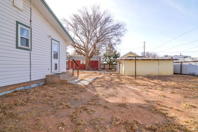 205 W 4th Street, Sundown, TX 79372