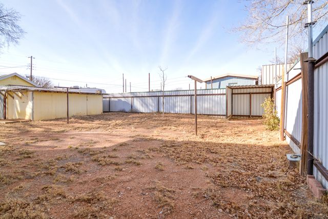 205 W 4th Street, Sundown, TX 79372