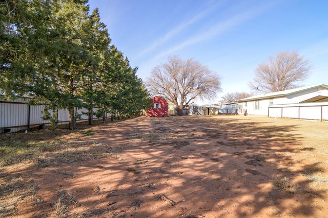 205 W 4th Street, Sundown, TX 79372