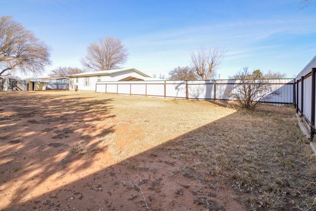 205 W 4th Street, Sundown, TX 79372