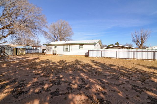 205 W 4th Street, Sundown, TX 79372