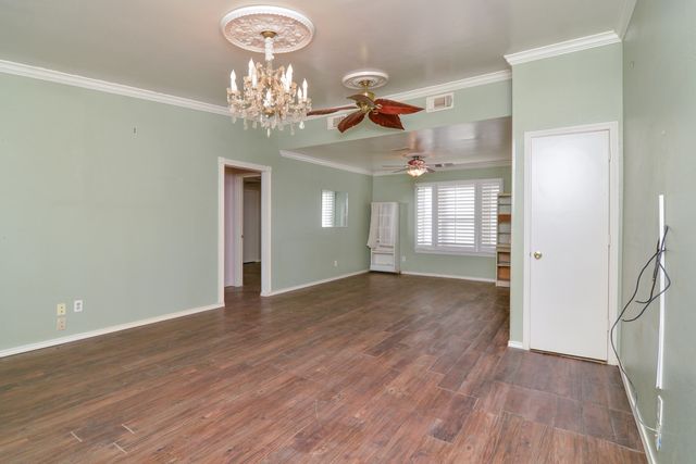 205 W 4th Street, Sundown, TX 79372