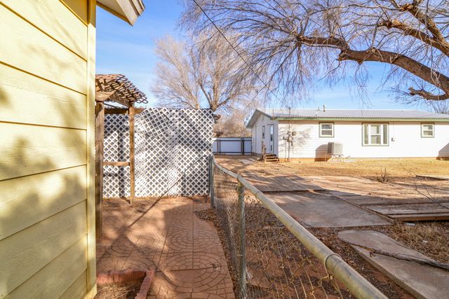 205 W 4th Street, Sundown, TX 79372