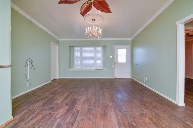 205 W 4th Street, Sundown, TX 79372