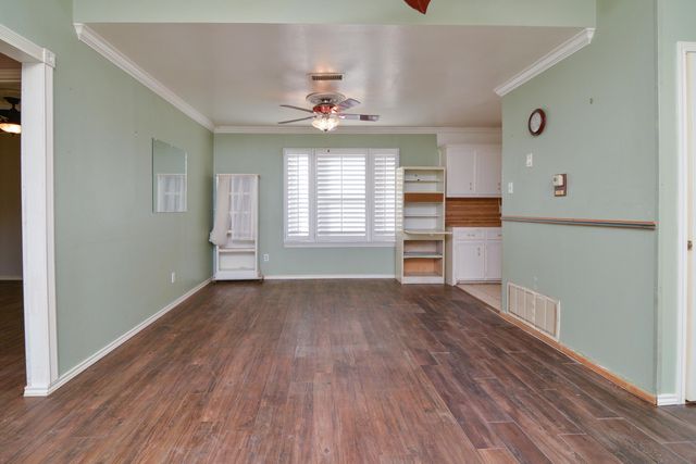 205 W 4th Street, Sundown, TX 79372