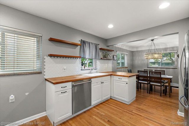 31095 W Rutland Street, Beverly Hills Village, MI 48025