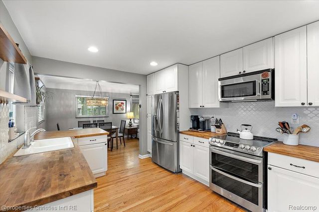 31095 W Rutland Street, Beverly Hills Village, MI 48025